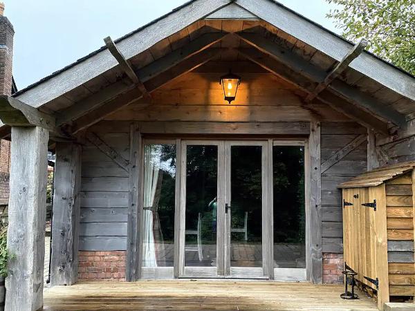 Log Cabin, Blaenavon