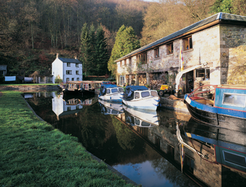Llanfoist Wharf showing boats moored up